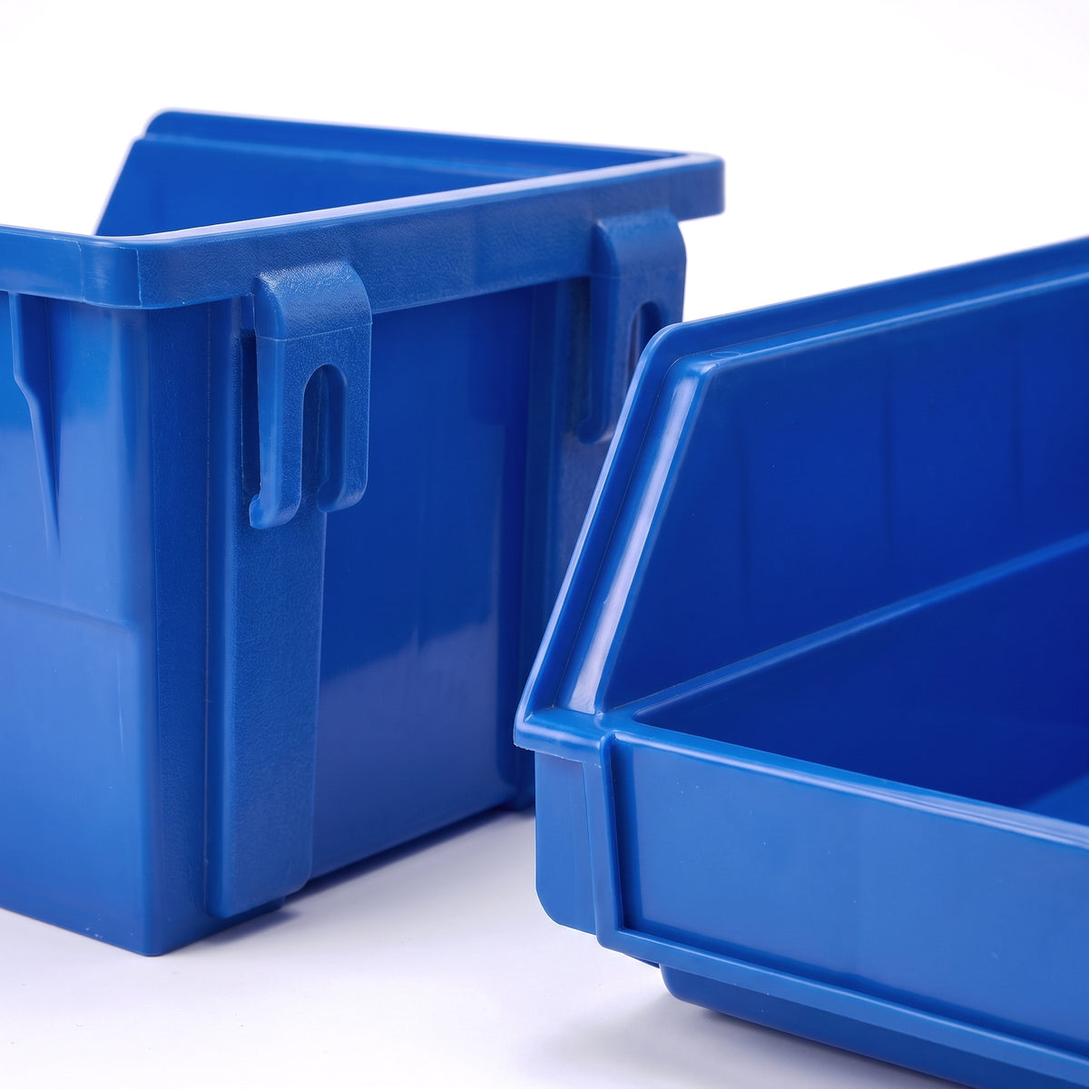 Small blue hook-on bin - close-up of moulding